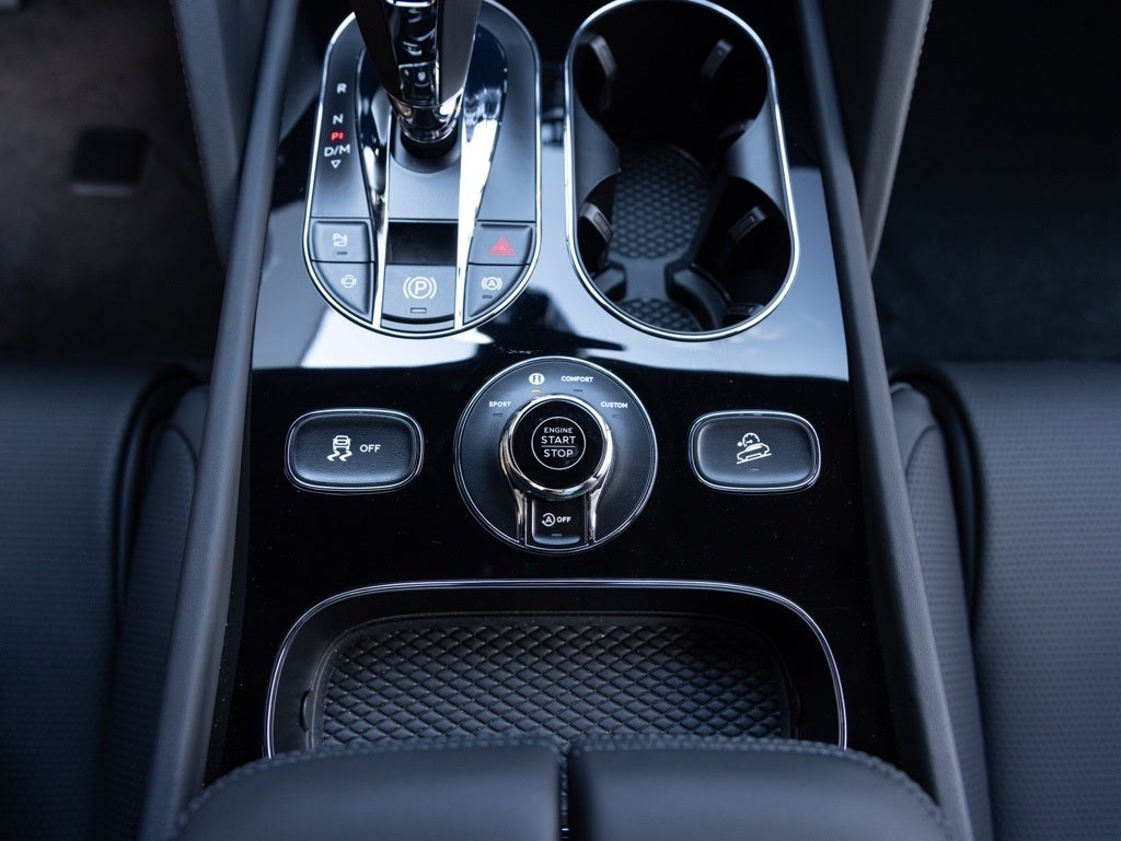 2024 Bentley Bentayga EWB V8